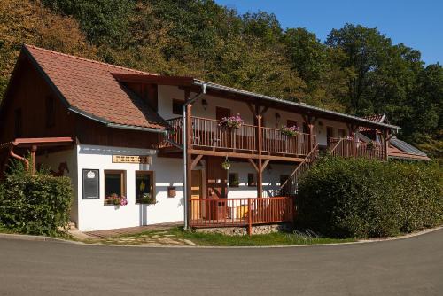 Blansko House | Penzion U Strakatého Koně
