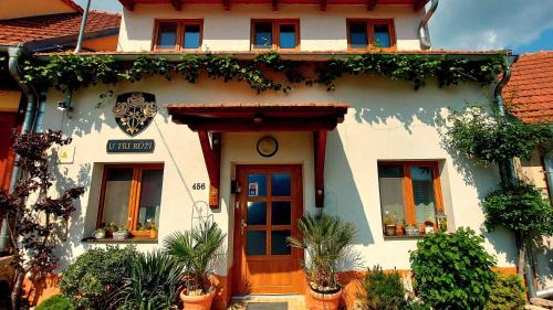 Vrbice House | Penzion U TŘÍ RŮŽÍ - Adults Only