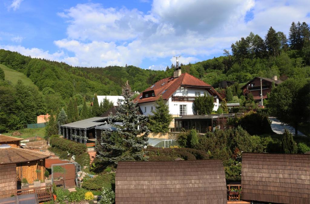 Vsetin House | Penzion V Hluboké a Department Glamp