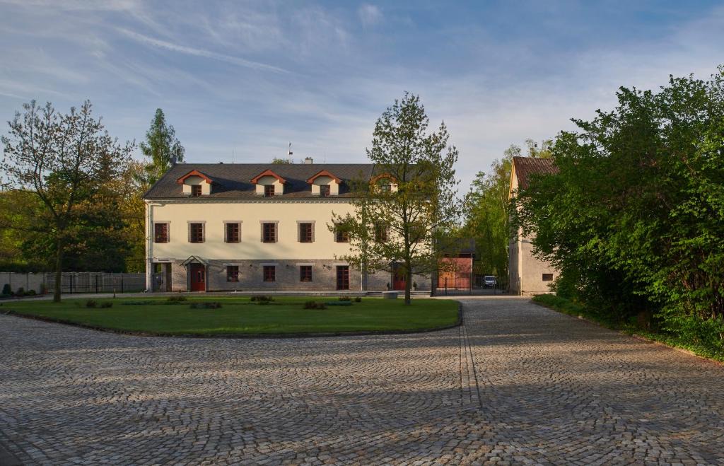 Hlucin House | Penzion Velký mlýn