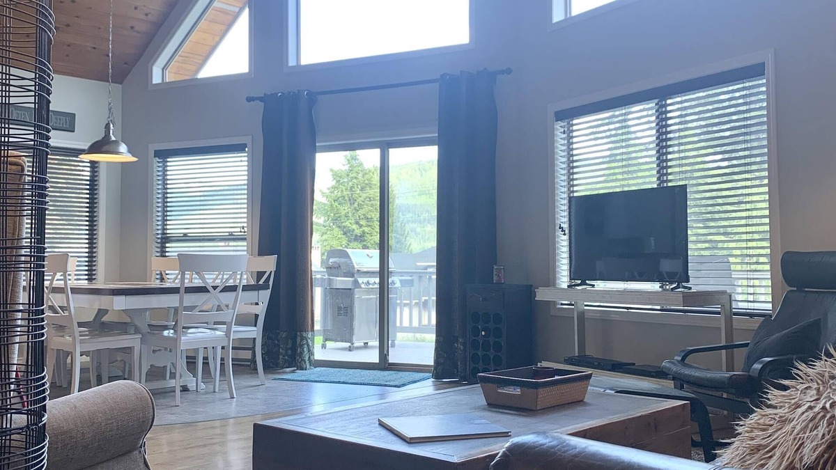 Anglemont Cabin | Peony Point - Semi Waterfront - Shuswap Vacations and Sledding Accommodation