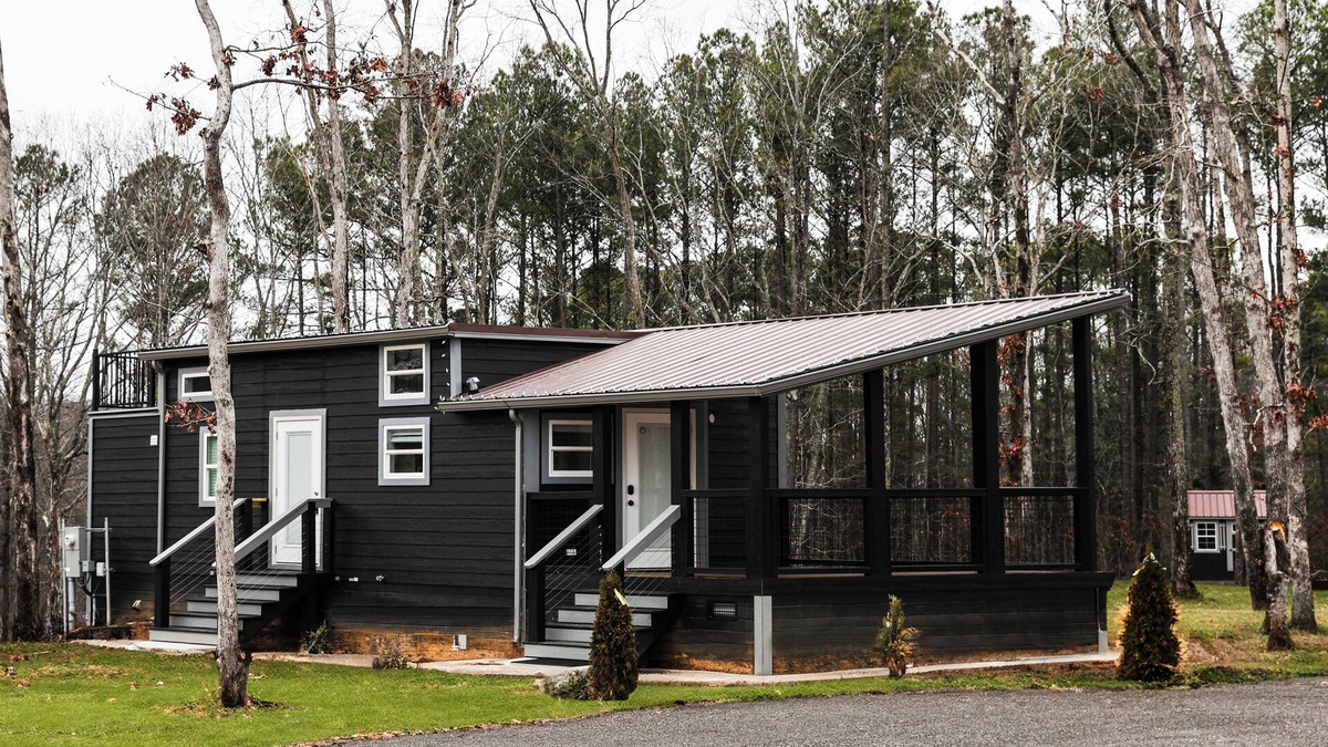 Dover House | Pepper's Place ("In The Pines" at KY Lake) | 131 Pine Grove Lane, Dover, TN 37058