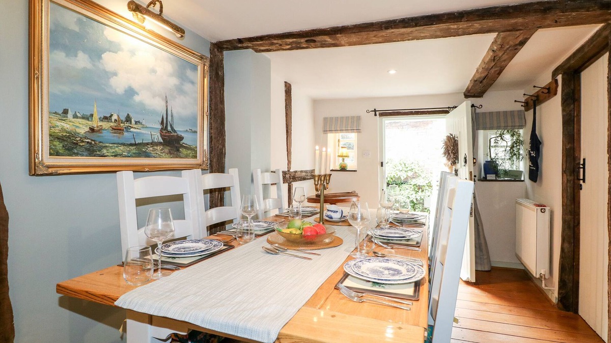 Petworth Cottage | PEPPERMINT COTTAGE, pet friendly, with open fire in Petworth