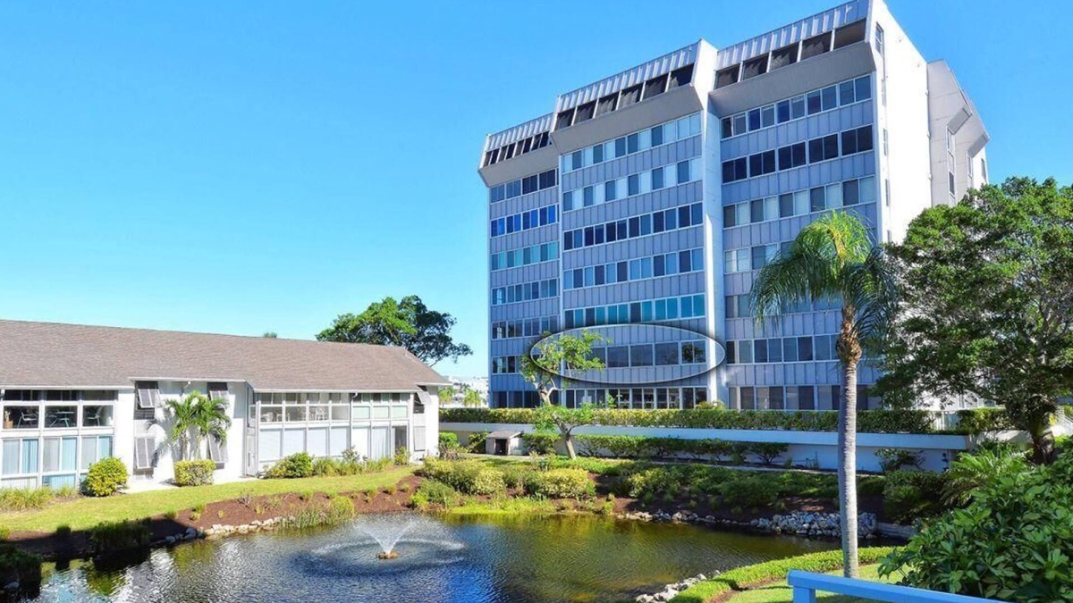 Siesta Key Condo | Peppertree #206nBeautiful 2-bdrm, 2 bath condo on World Famous Siesta Key Beach