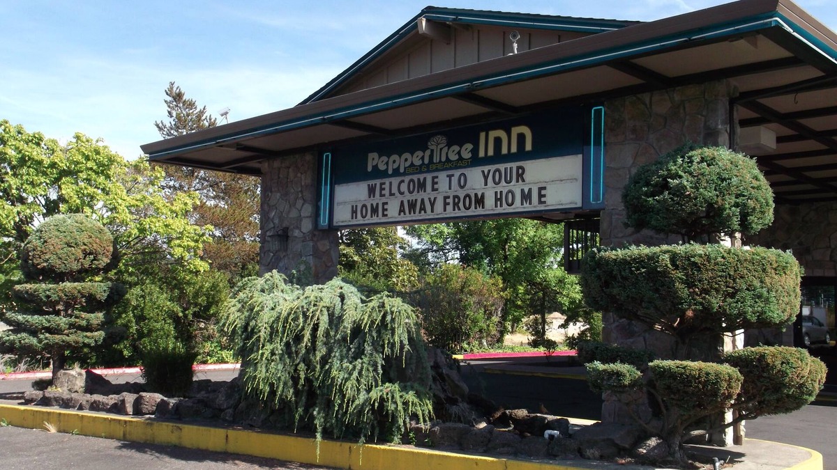 Raleigh West Hotel | PepperTree Inn