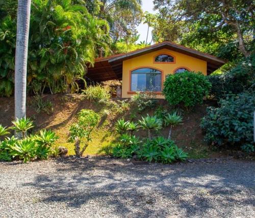 Pan de Azucar House | Pequeña Casita entre árboles con excelente vista