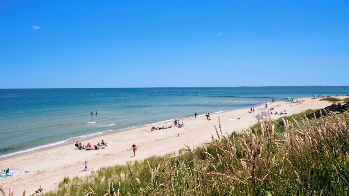 Oak Bluffs Hotel | Pequot Hotel