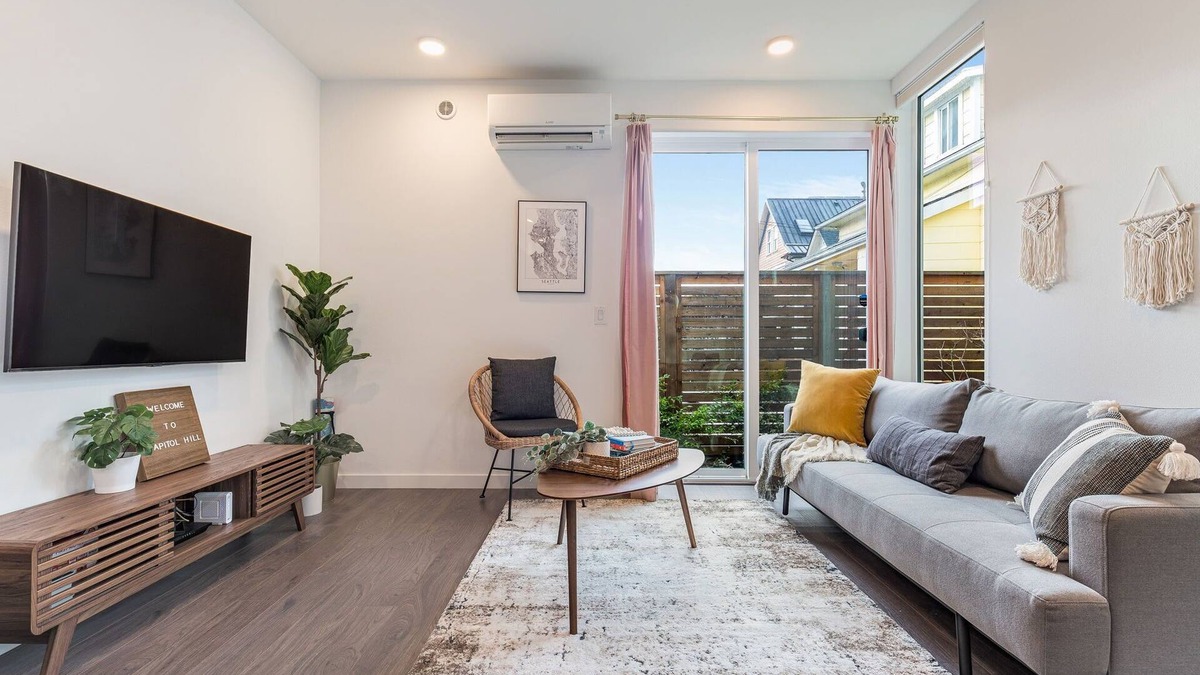 Minor House | Perch - Centro Guesthouse E: Cozy Townhome w/Parking, Deck & Pet Friendly