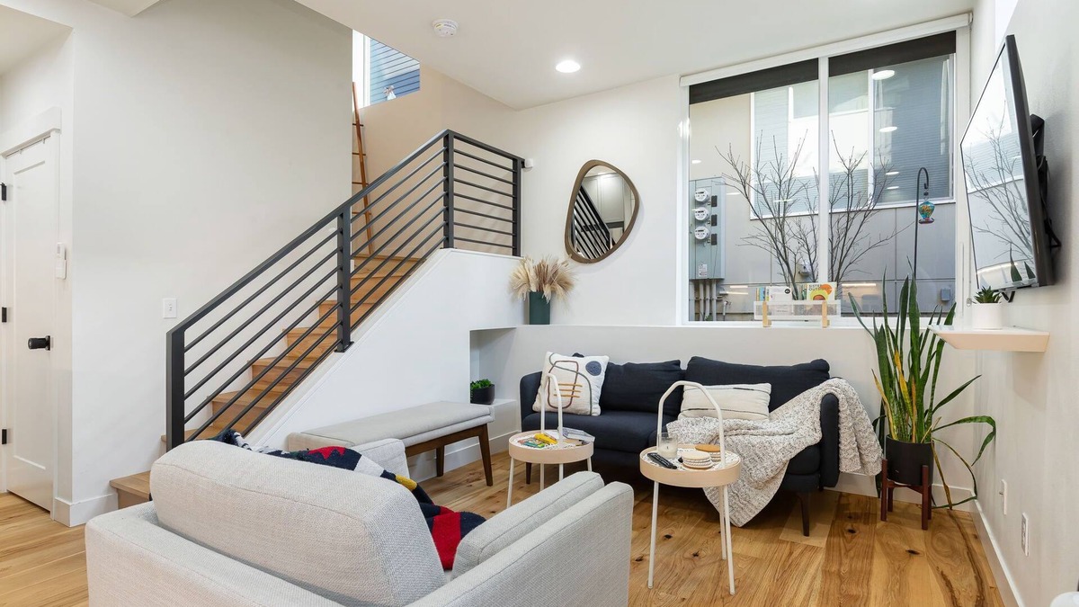 North Queen Anne House | Perch - Elegant 3BR Haven with AC Near Lake Union