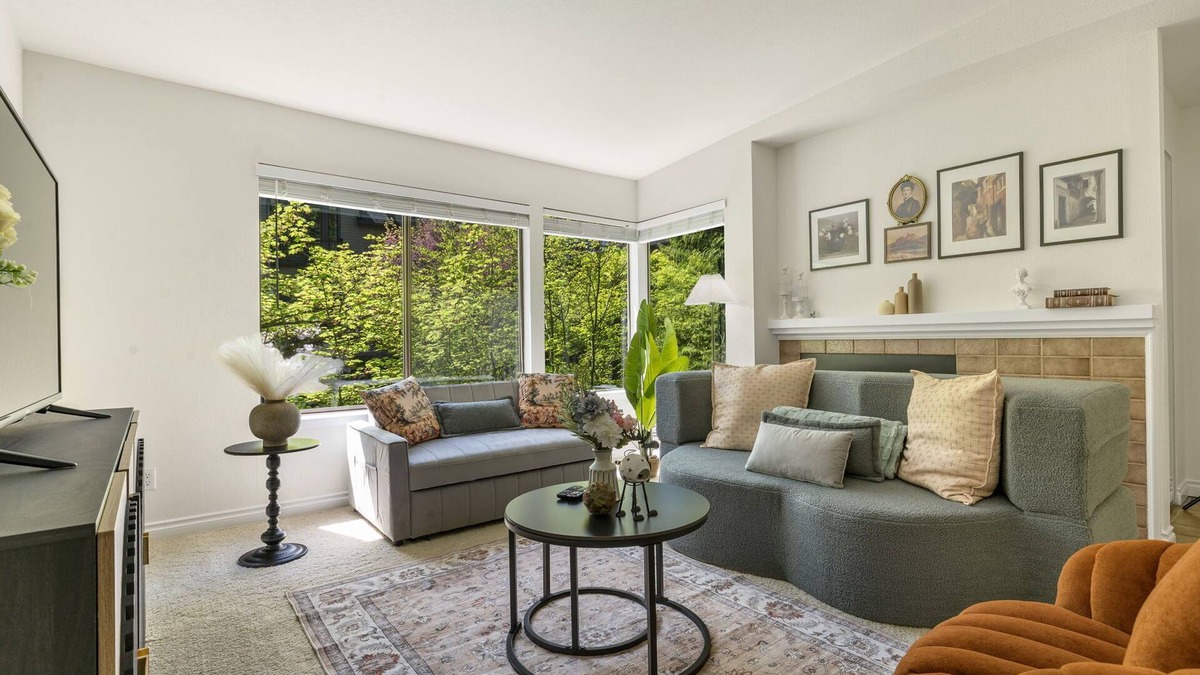 Northwest Bellevue House | Perch - Garden Villa Retreat, DT Bellevue 2BR Free Parking