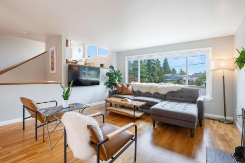 Shoreline House | Perch - Shoreline Gathering Spot