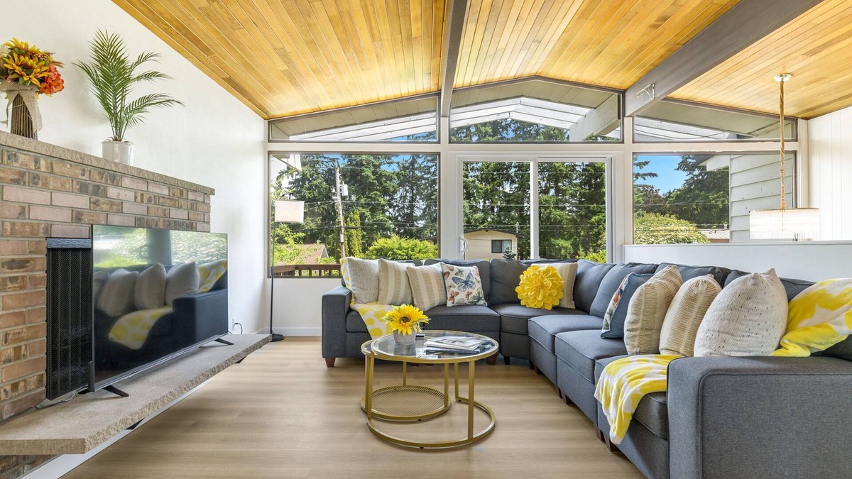 Newport House | Perch - Sunny 4BR Retreat – Family-Friendly Comfort