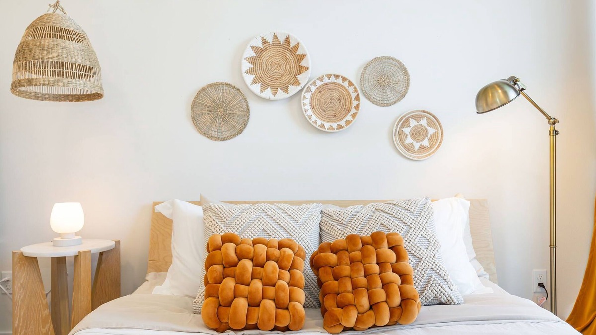 North Queen Anne House | Perch - The Ashworth 67: Chic 3 BR North Queen Ann Retreat with Parking