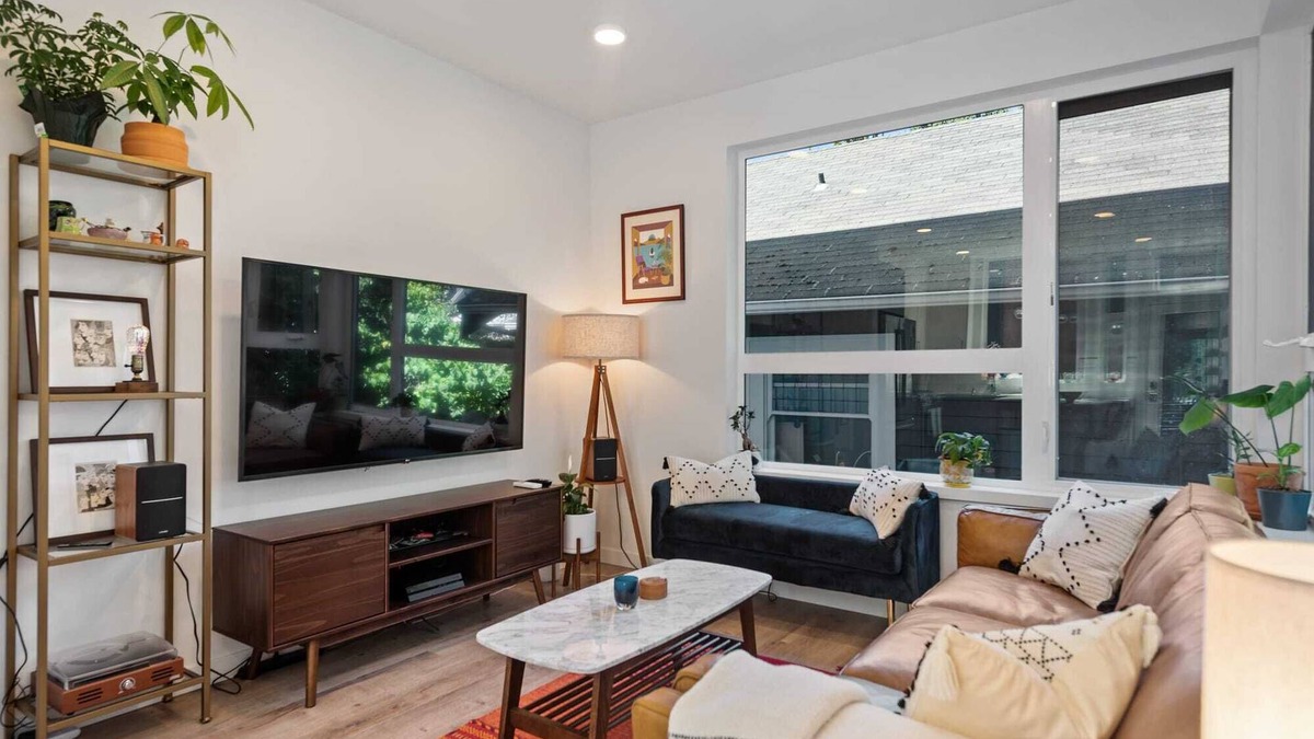 Broadway House | Perch - Urban Abode 22: Modern & Stylish Townhome; Heart of Capitol Hill
