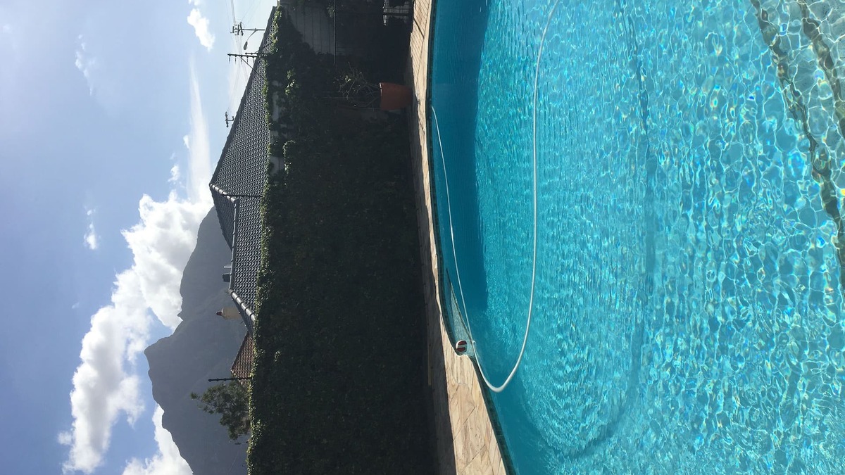 Claremont House | Perfec family home with swimming pool & mountain views for a summer holiday.