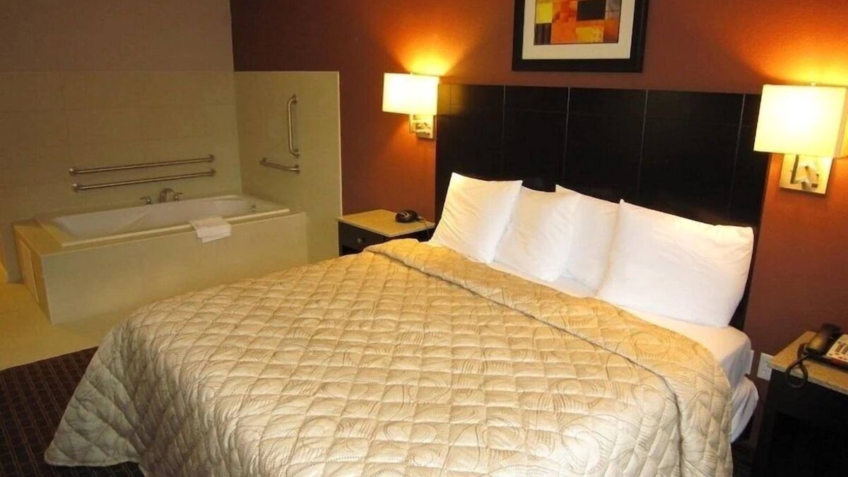 Monmouth Junction Hotel | Perfect Stay at Red Carpet Inn Monmouth! Free Breakfast!