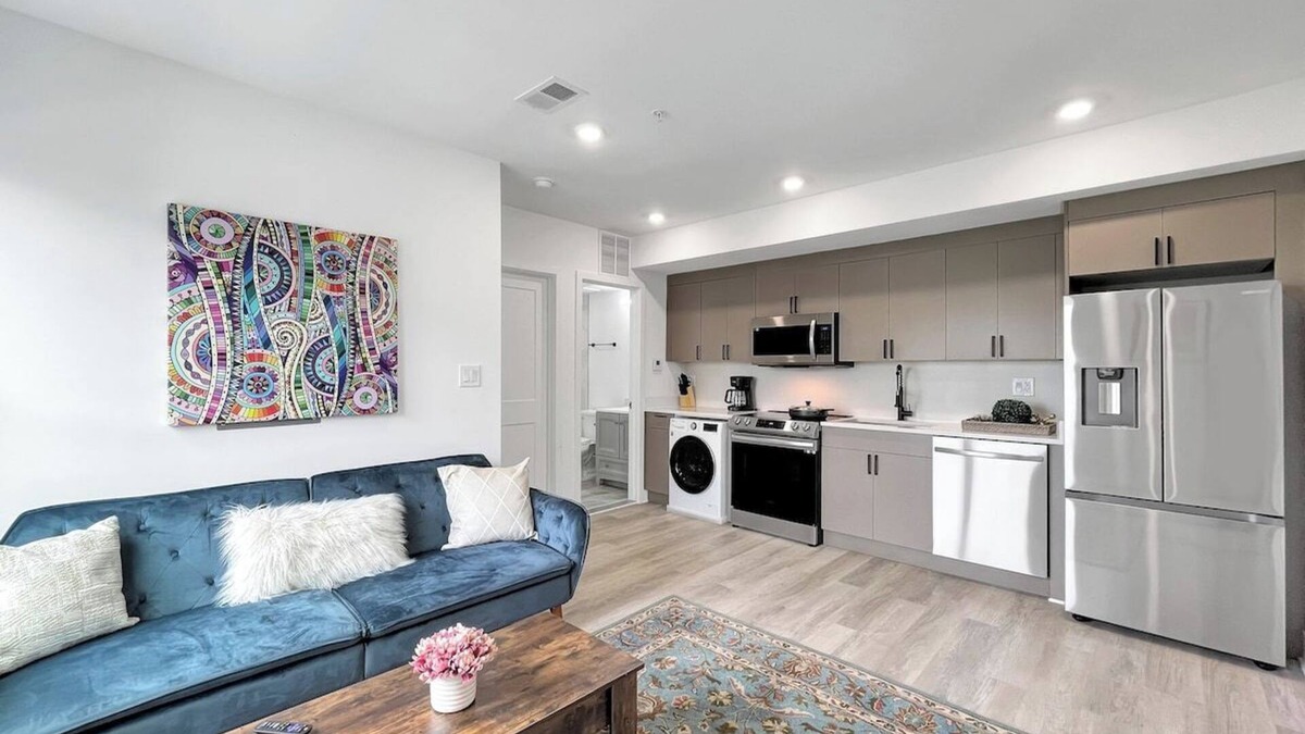 Brookland Bed & Breakfast | Perfect 1 BD Brookland Home w City Skyline View