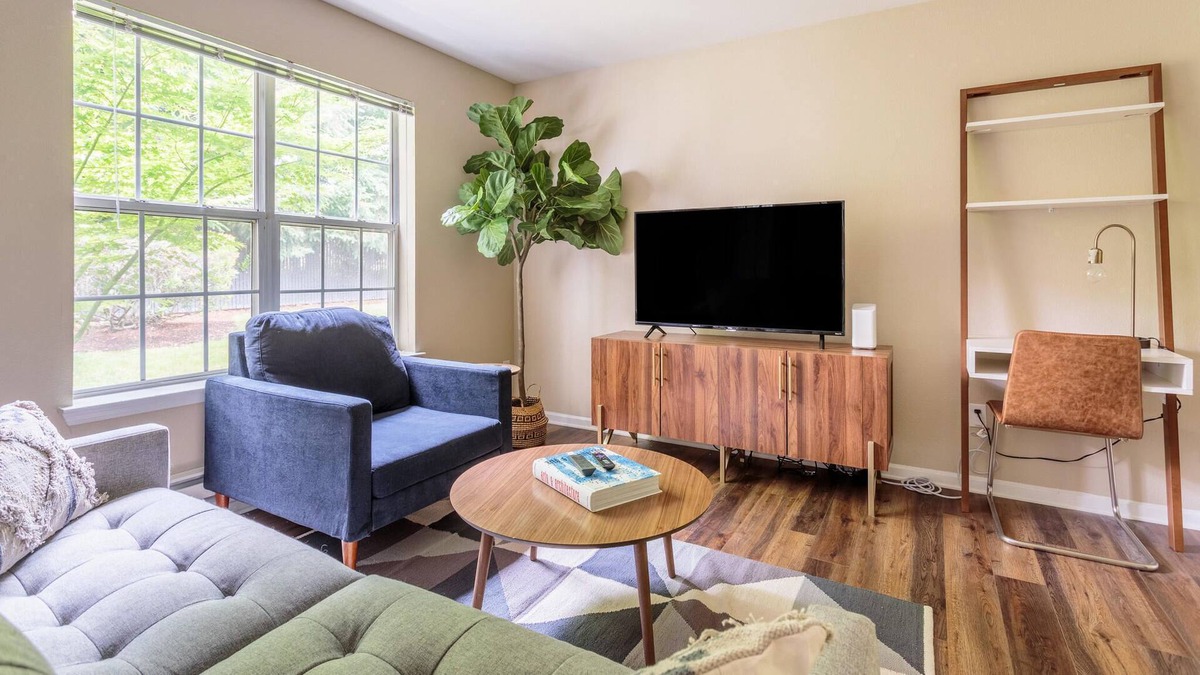 Five Oaks Apartment | Perfect 1BR Apartment in Beaverton w/ Pool + Gym
