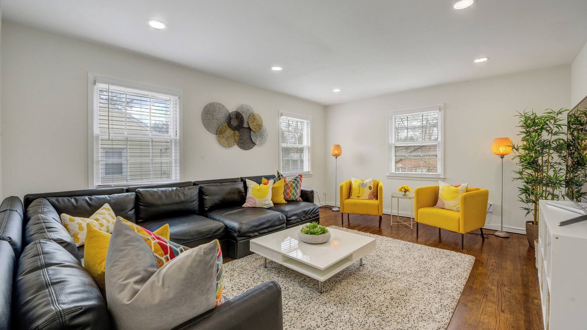 Princeton Condo | Perfect 2 BR Condo in Princeton w Parking