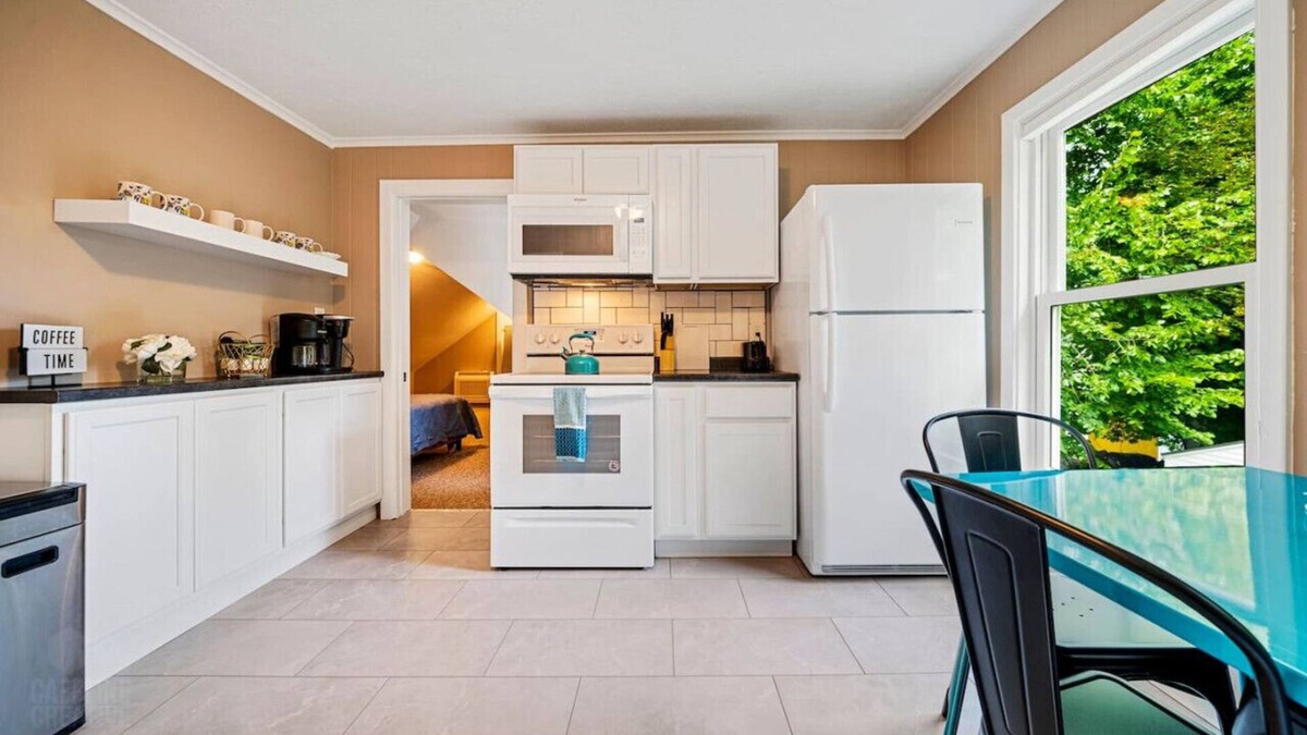 Biddeford Apartment | Perfect 2BD location in Saco with Free Parking