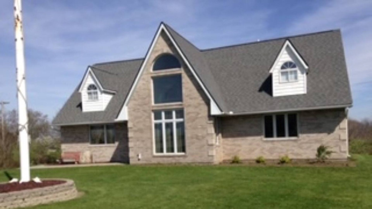 Mystic House | Perfect 4 Bedroom House next to Lake Rathbun!