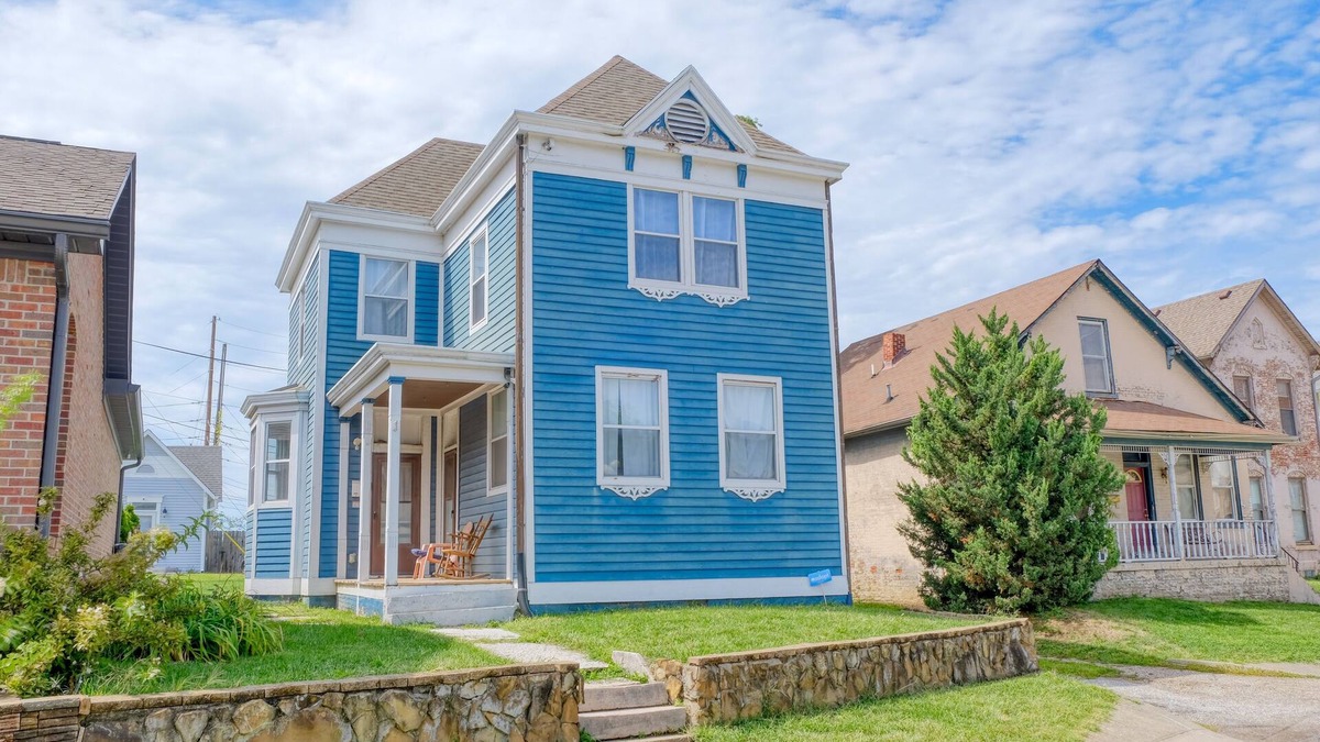 Babe Denny House | Perfect 5BR Home! Walk to all NBA ALL-STAR EVENTS! Perfect for Large Groups!