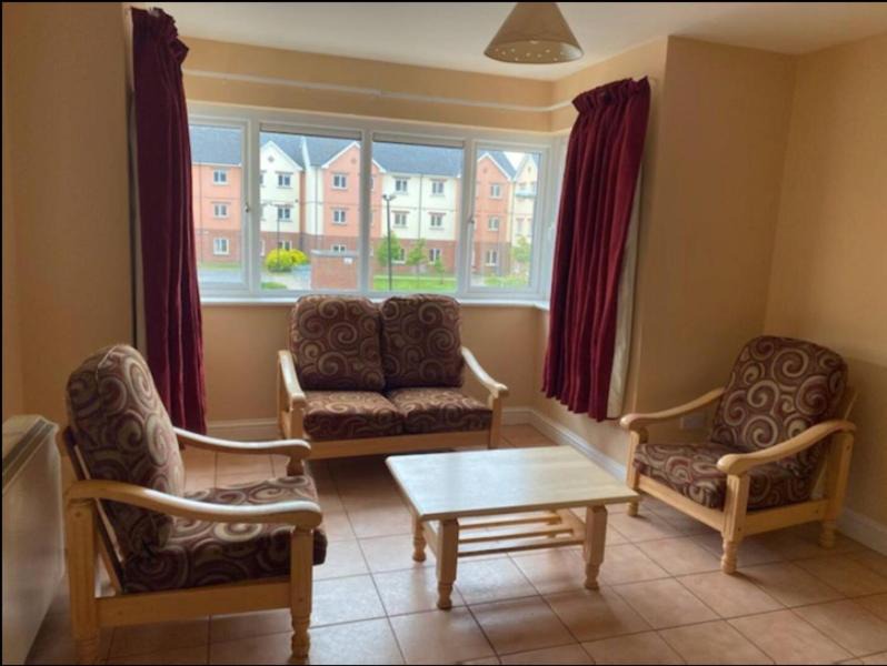 Tralee Apartment | Perfect Base to explore the Wild Atlantic Way Centrally located apartment with all bedrooms enusite