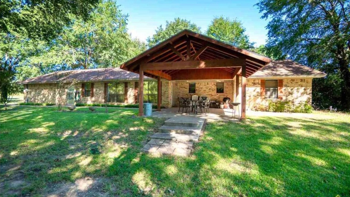 Dogwood House | Perfect beach spot!