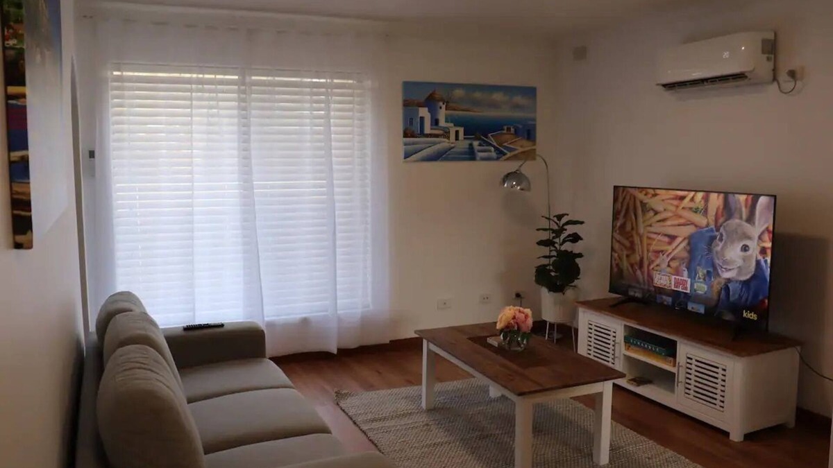 Semaphore House | Perfect Beachside Townhouse, 5min walk to beach