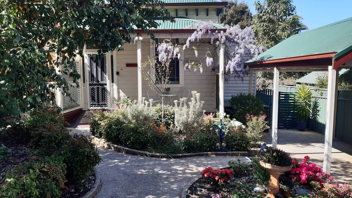 Bendigo Cottage | Perfect Central Locale Cosy 2 Bathrooms Breakfast Netflix Foxtel WiFi