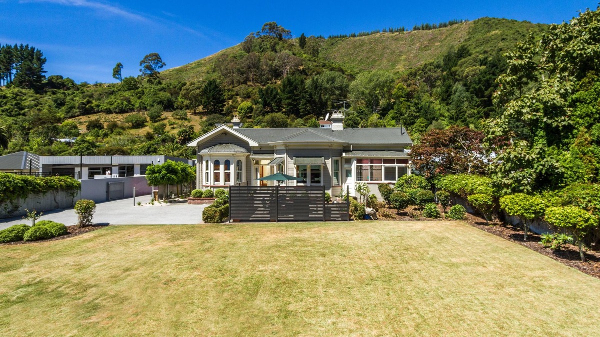 Nelson South Villa | Perfect Central Nelson Location at the City Fringe in The Brook
