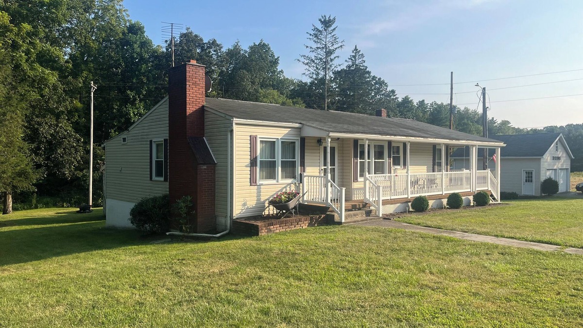 Mattawana House | Perfect charming 3-bedroom home to enjoy outdoor activities .