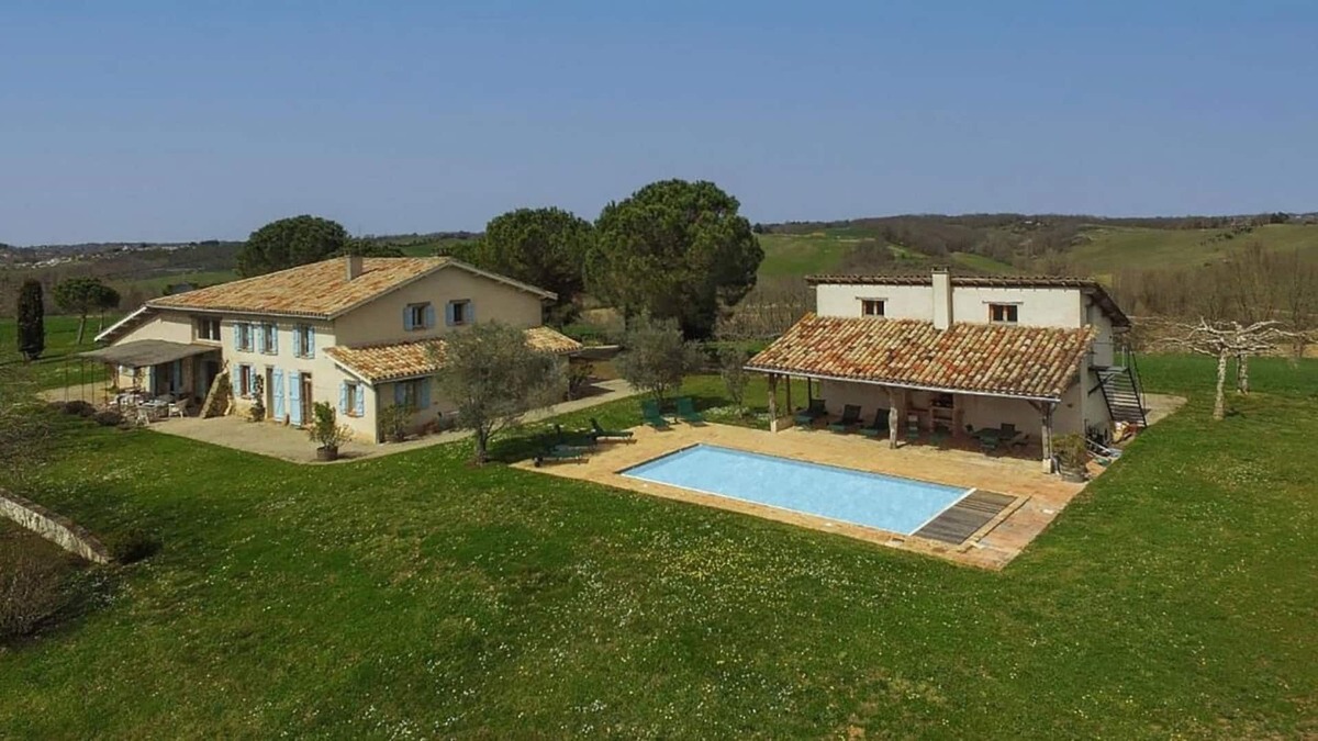 Montdurausse Villa | Perfect Countryside Retreat, Private Heated Pool & Panoramic Views - 5mins from Monclar-de-Quercy!