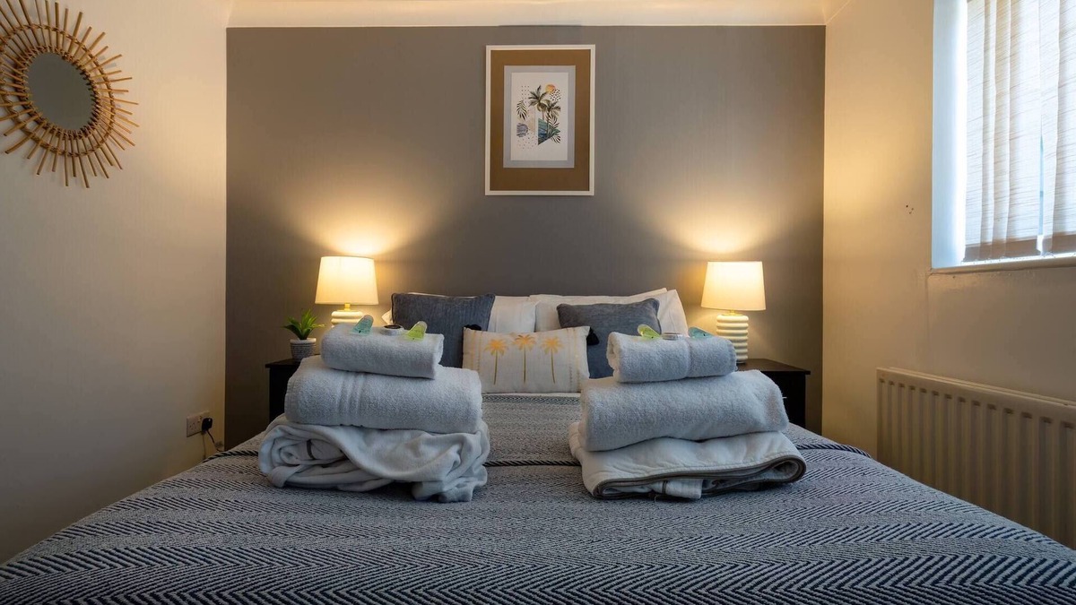 Peacehaven House | Perfect Couple Retreat To Unwind&relax With Hottub