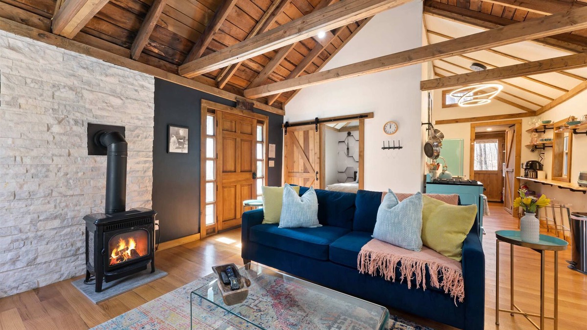 Rowland Cabin | Perfect Couples’ Cabin: Fireplace, Firepit, & Wine Nearby