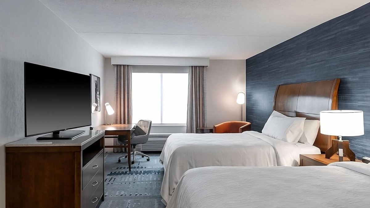 Radnor - Fort Myer Heights Hotel | Perfect DC Getaway | Modern Stay Minutes from Capitol, Museums & Metro | 2 Units