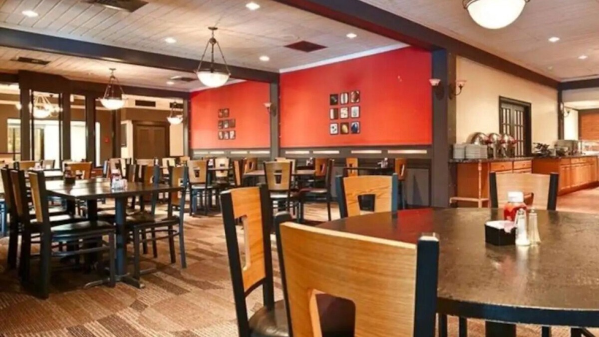 Bethlehem House | Perfect Escape! 3 Great Units, Pool, Restaurant, Near SteelStacks, Pet Friendly!