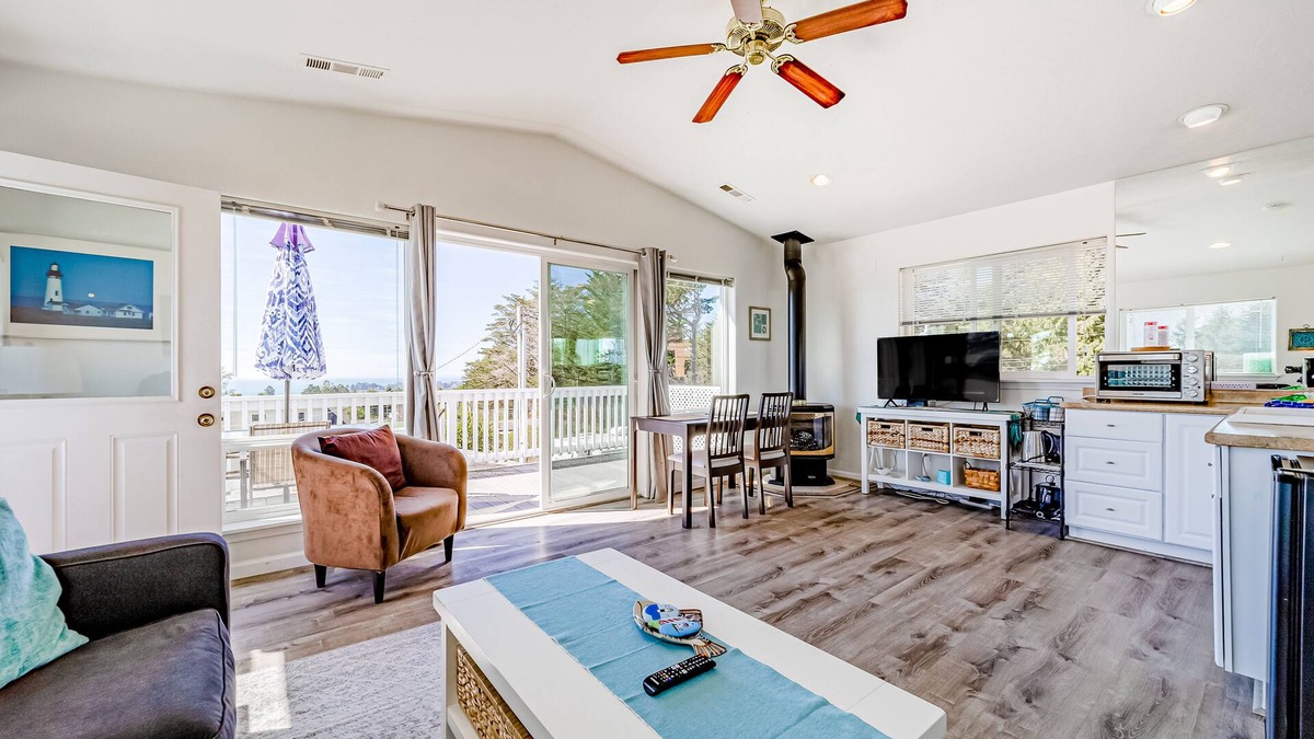 Harbor Apartment | Perfect Escape Near the Beach W/Fast WiFi, Kitchenette, Large Deck & Ocean View