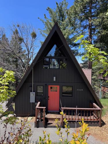 Running Springs House | Perfect Fall Romantic Getaway! 60's Time Capsule