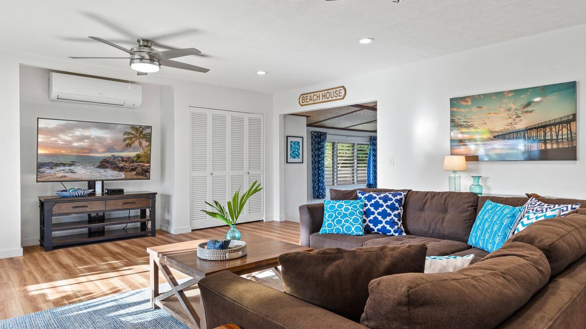 Waialua House | Perfect Family Beach House. Walk out gate to Amazing Beach.