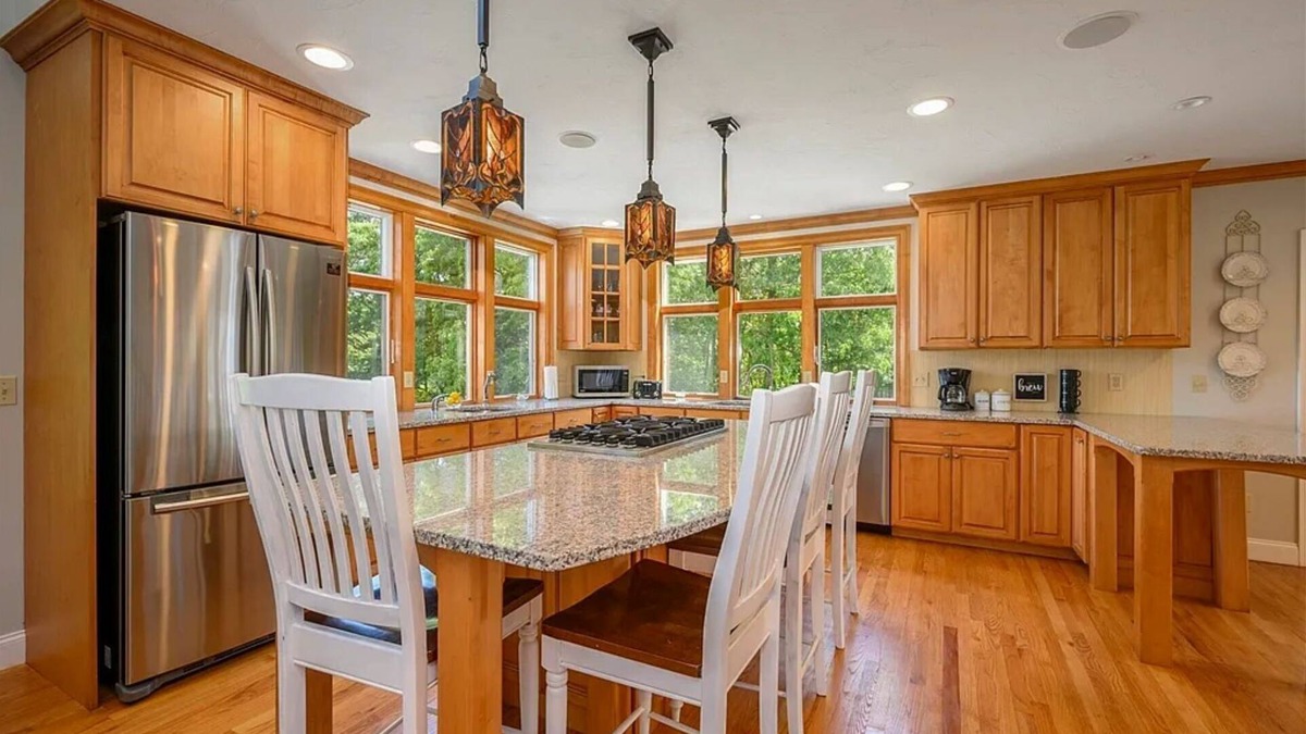 West Barnstable House | Perfect Family getaway Private Peaceful Newly Remodeled home on The Cape