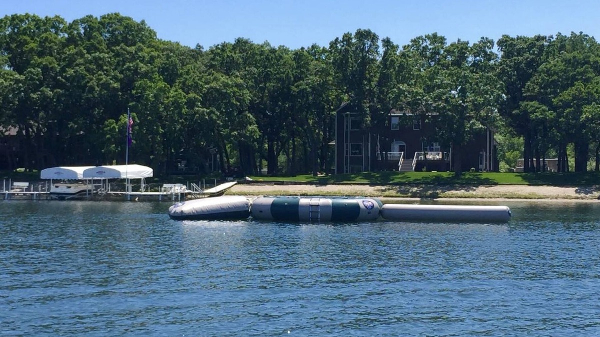 Alexandria House | Perfect Family Getaway - Pontoon, Sandy Beach, Water Trampoline and More!