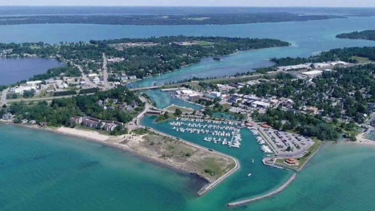 Elk Rapids House | Perfect family getaway! Beautiful Lakes, beaches, Marina and golf. Best in N MI.