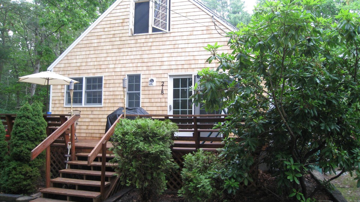 East Falmouth House | Perfect Family Getaway! 6-Person SPA, Near Freshwater Beach