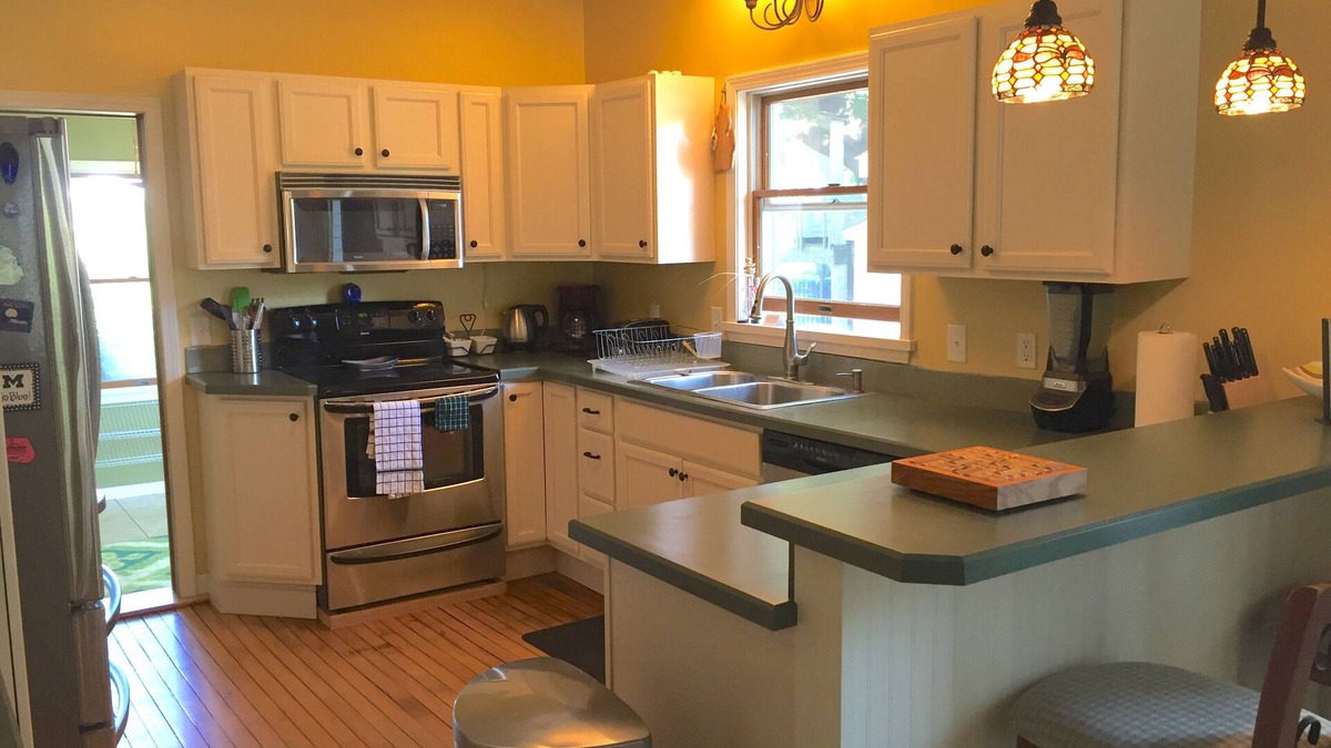 Elk Rapids House | Perfect family location for trips to ER/Charlevoix/Petoskey & Traverse area!