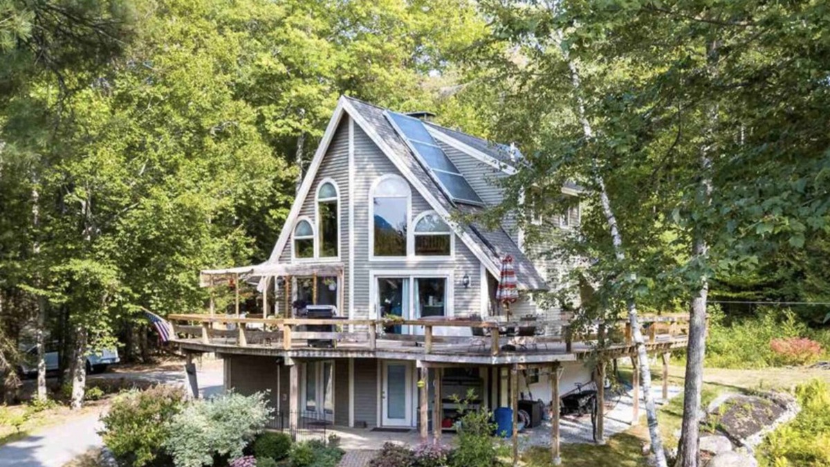 Madison House | Perfect family retreat in the White Mts., Pool & Tennis Court, Dogs OK!