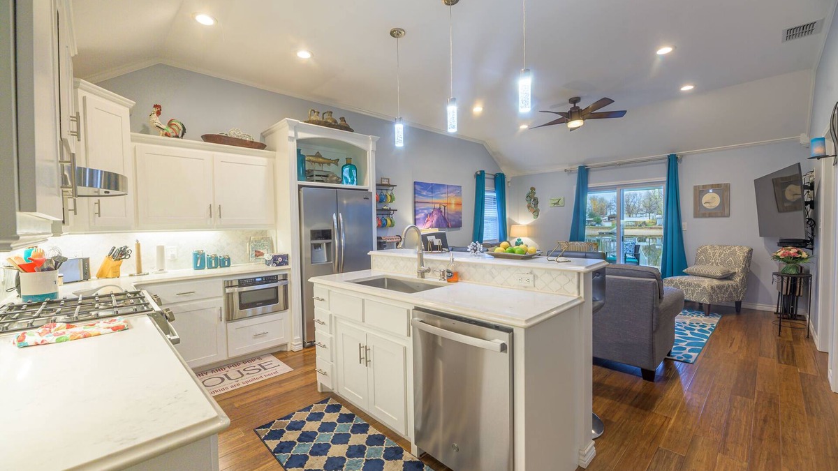 Graford Cottage | Perfect fisherman’s getaway. Picturesque cottage on deep water cove.