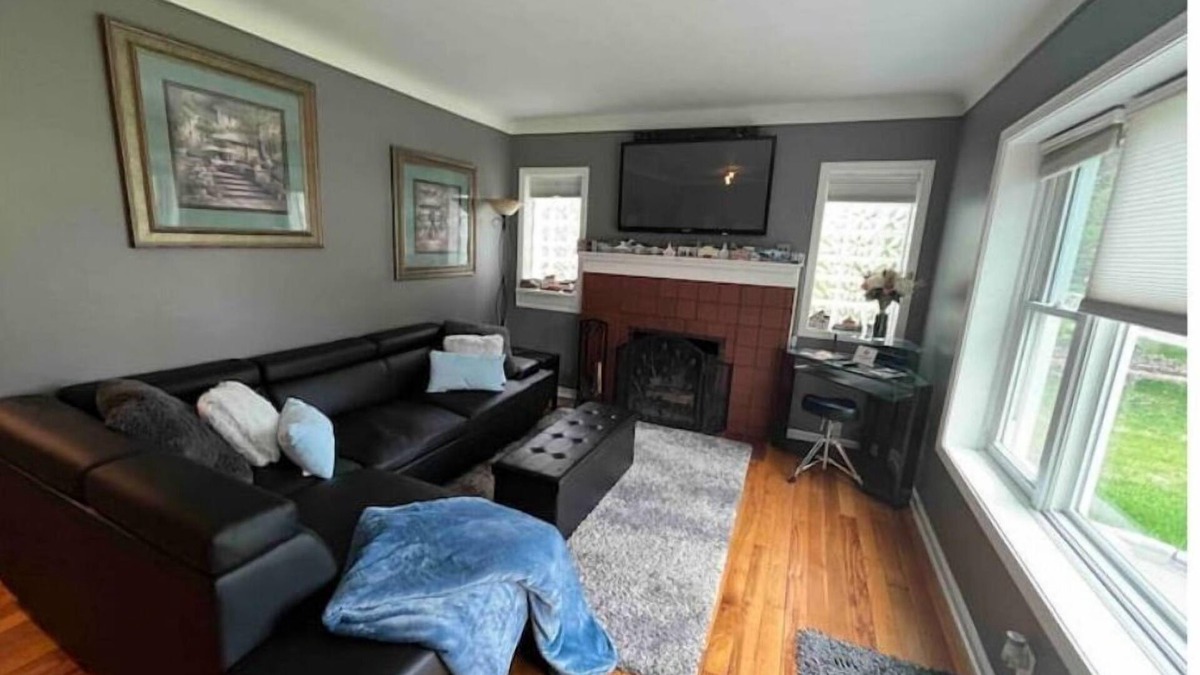 Plymouth House | Perfect for a couple with a dog – No cleaning fee