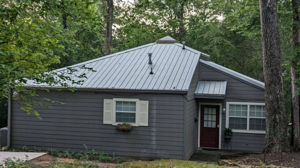Tomball House | Perfect for Business Professionals
