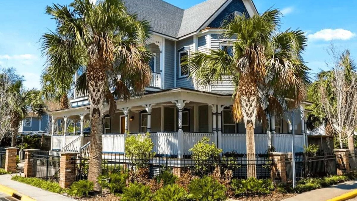 Downtown Historic District Apartment | Perfect for Couples/Groups Travelling to St. Augustine